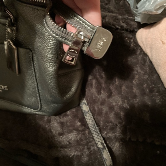Grey Coach purse rarely used! - Picture 6 of 8